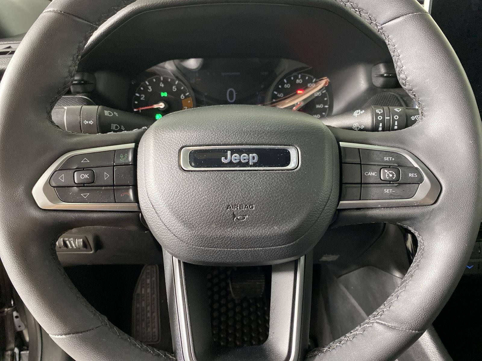 Used 2023 Granite Crystal Metallic Clearcoat Jeep Altitude image 16