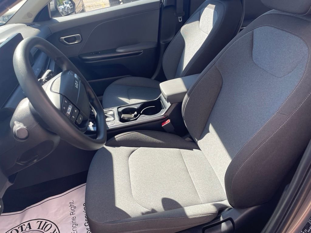Used 2025 Gray Kia LXS image 9