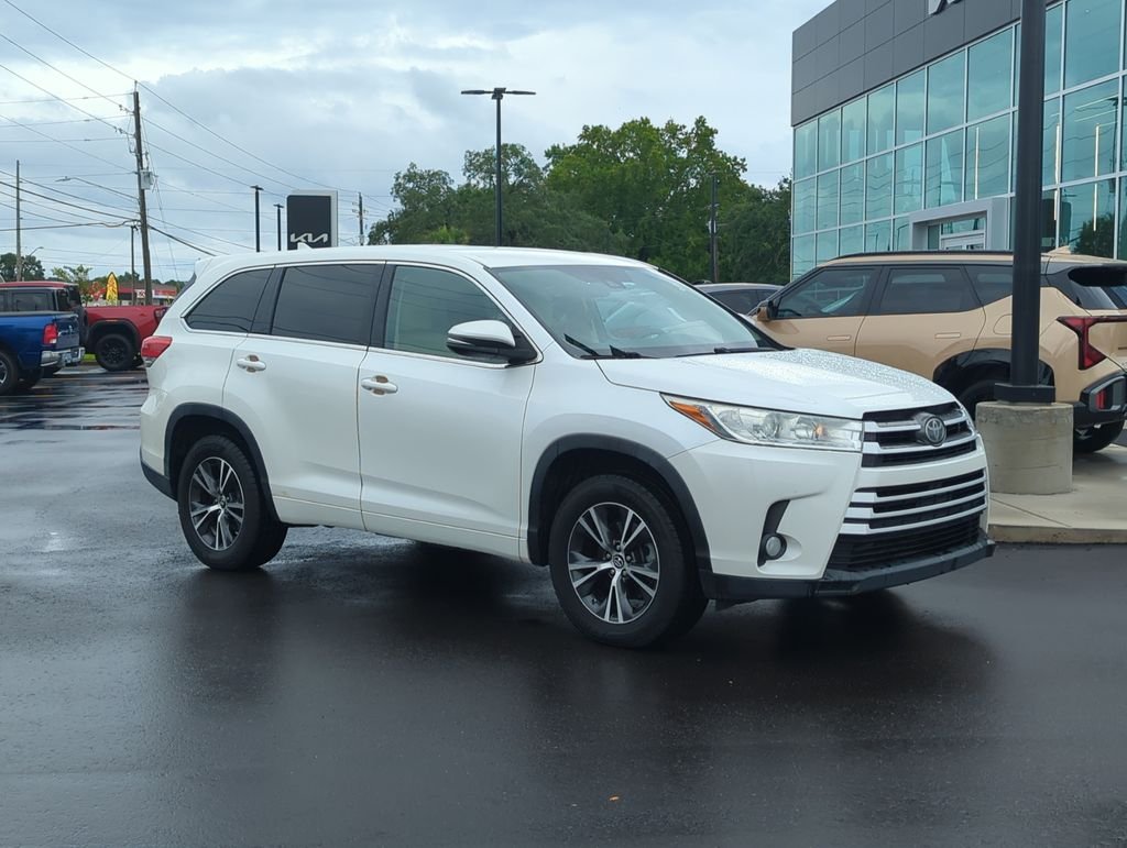 Used 2017 White Toyota LE Plus image 9