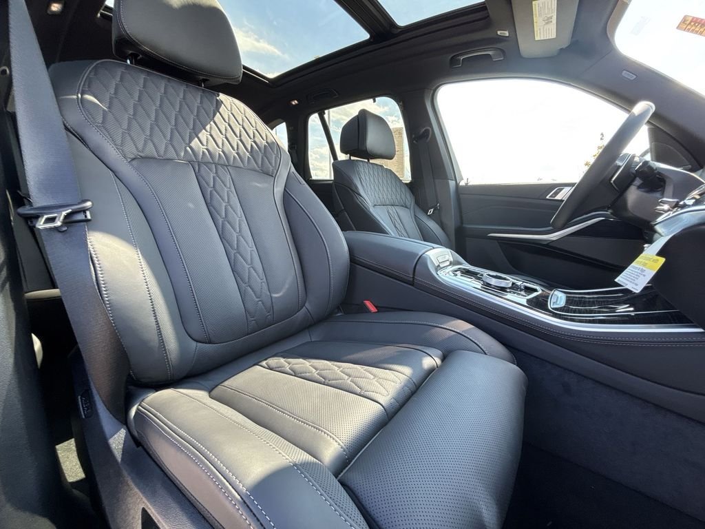 New 2026 Black Sapphire Metallic BMW xDrive50e image 27