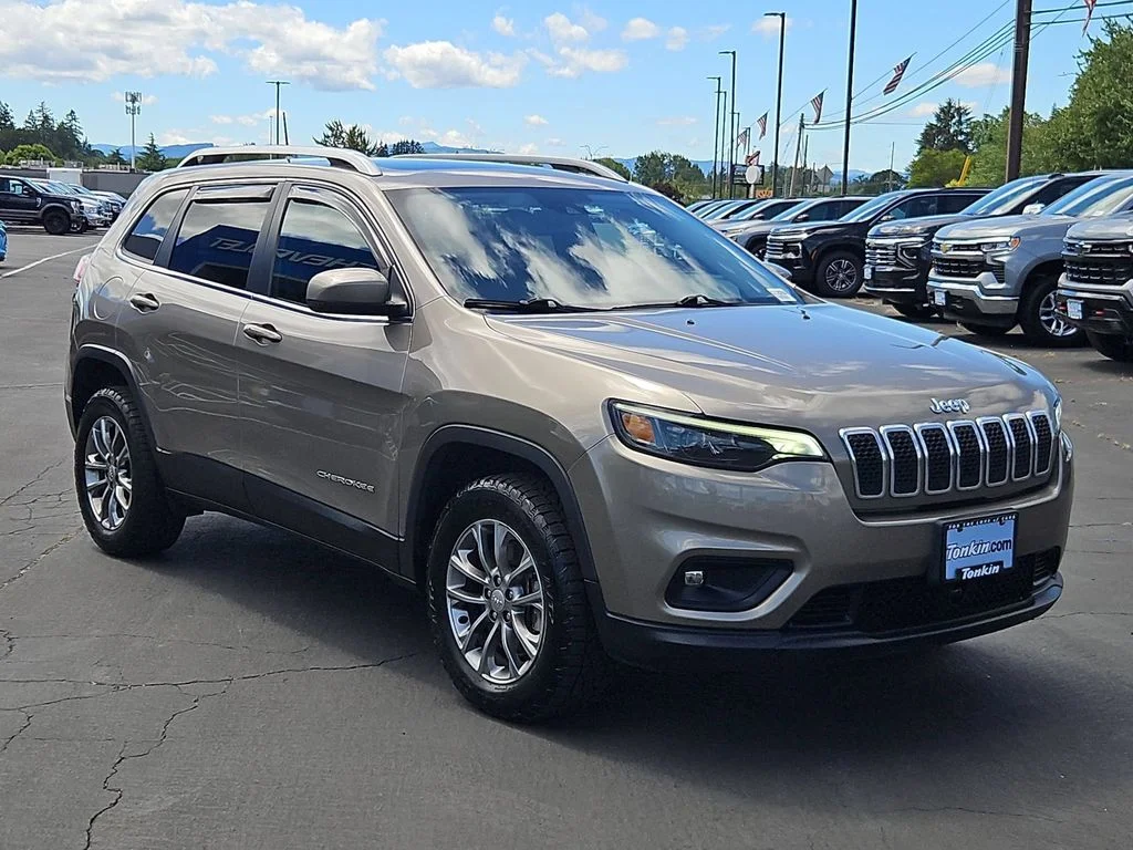 Used 2020 Light Brownstone Pearlcoat Jeep Latitude Plus image 8