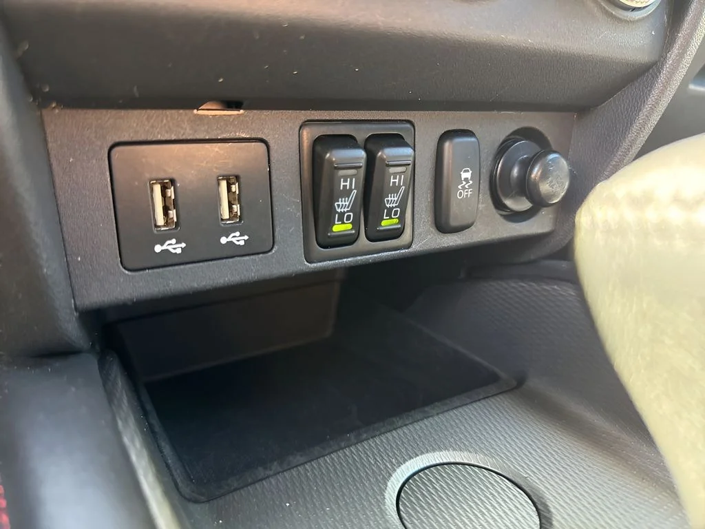Used 2022  Mitsubishi 2.0 SE image 19