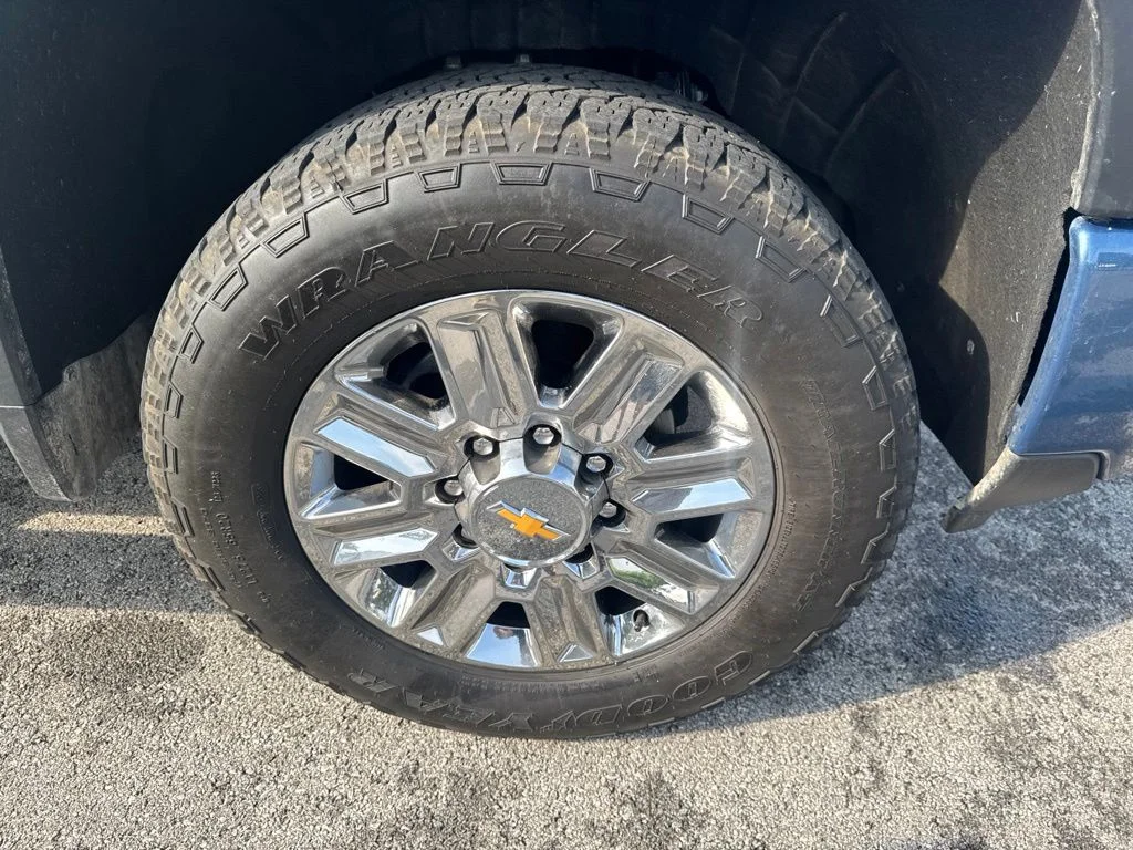 Used 2026 Blue Chevrolet High Country image 41