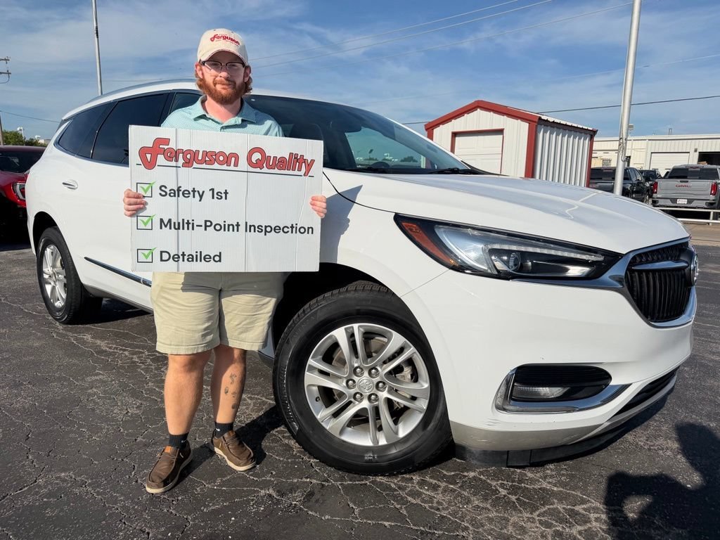 2021 Buick Enclave Essence's photo