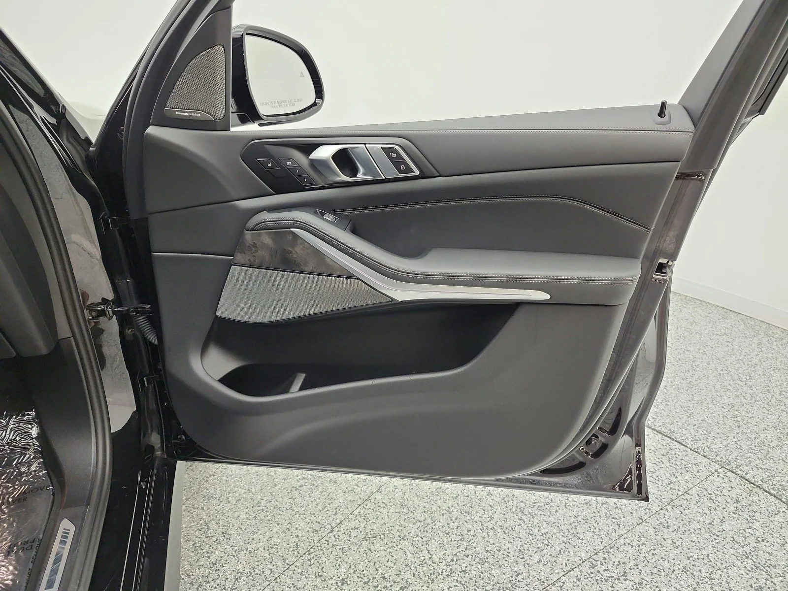 Used 2024 Black Sapphire Metallic BMW xDrive40i Sports Activity Vehicle image 20