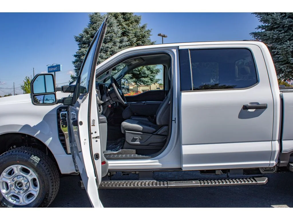 New 2026 OXFORD WHITE Ford XLT image 27