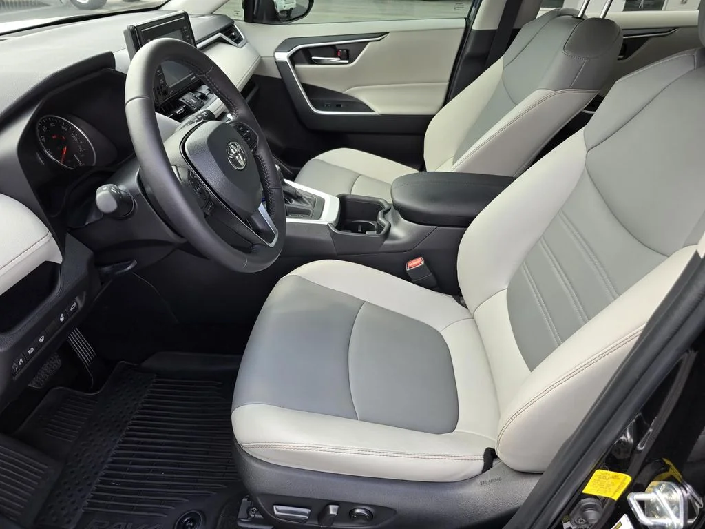 Used 2022 Midnight Black Metallic Toyota XLE Premium image 9
