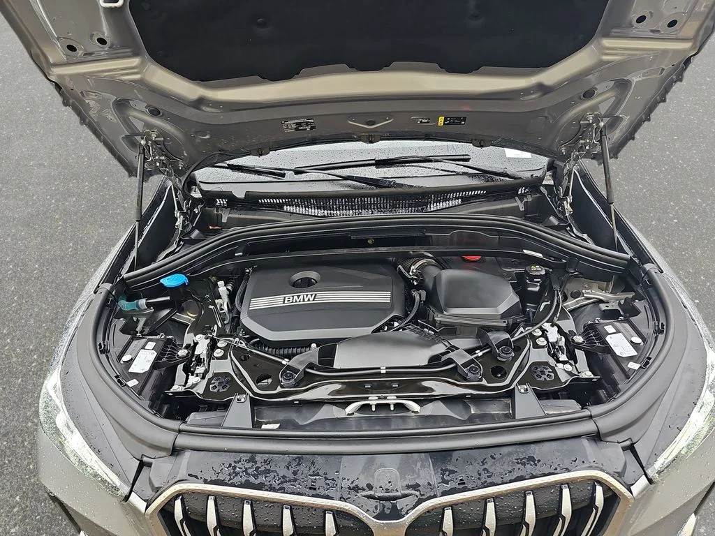 Used 2025 Silver BMW xDrive28i image 38