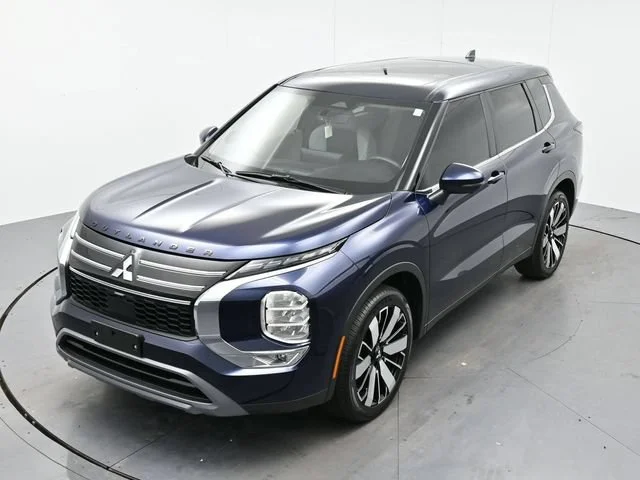 Used 2025 Cosmic Blue Met Mitsubishi SE image 33