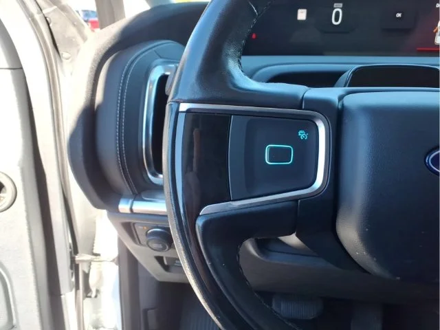 Used 2025 White Ford Platinum image 27