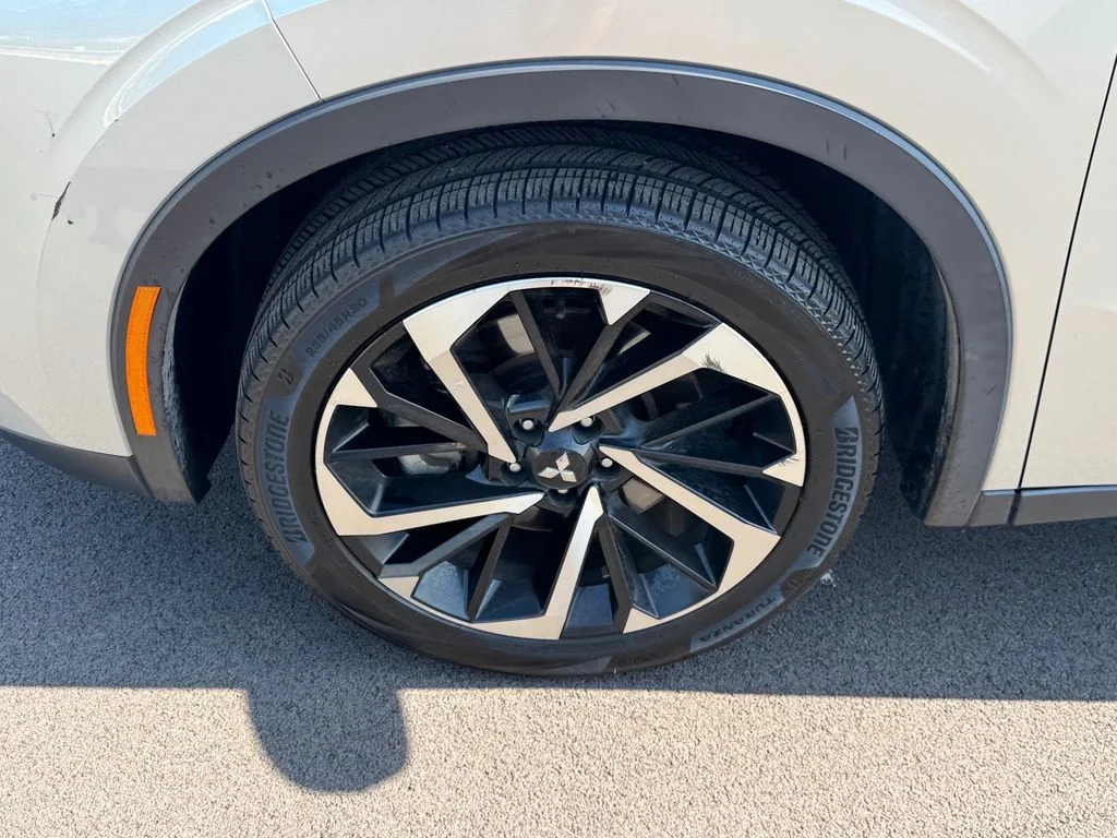 Used 2022 Silver Mitsubishi  image 20