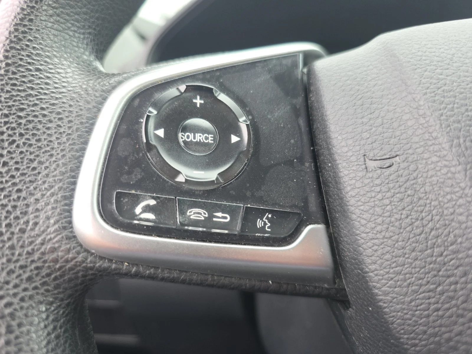 Used 2019 Red Honda LX image 11