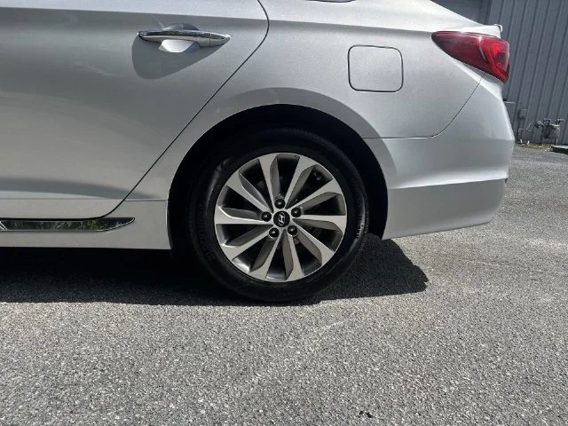 Used 2016 Silver Hyundai Sport image 33