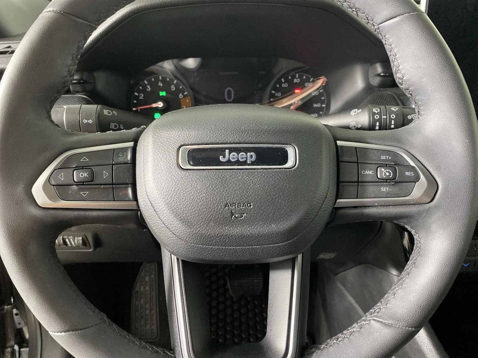 Used 2023 Granite Crystal Metallic Clearcoat Jeep Altitude image 16