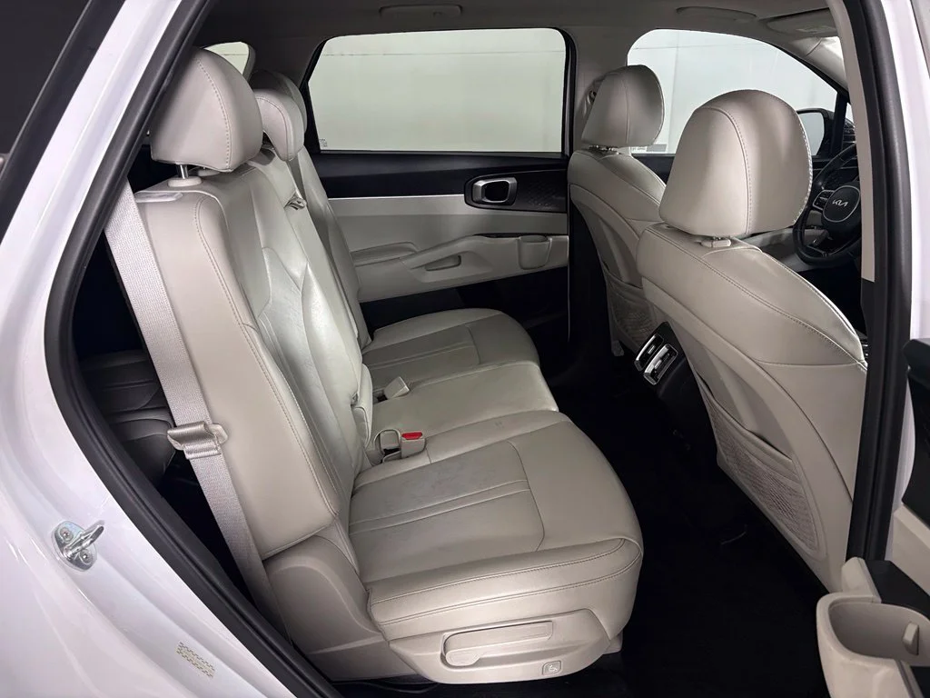 Used 2022 White Kia S image 45