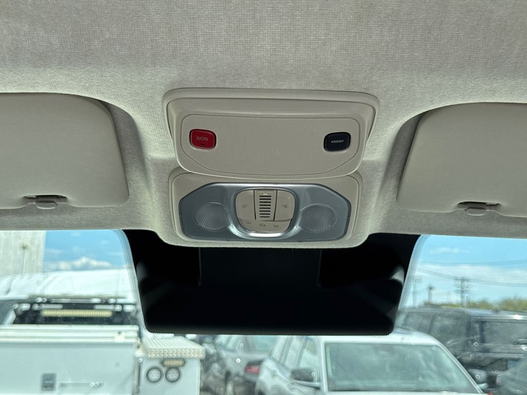 New 2027 Bright White Clearcoat RAM Base image 22