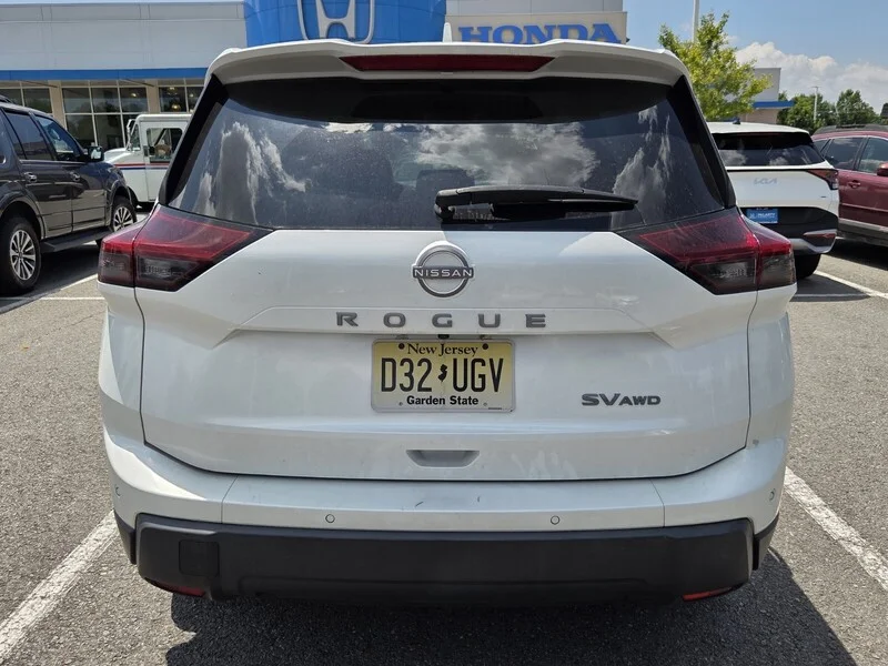 Used 2024 White Pearl NISSAN SV image 4