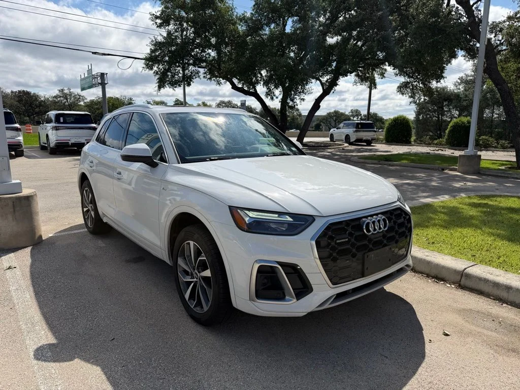 2022 Audi Q5 45 Premium Plus's photo