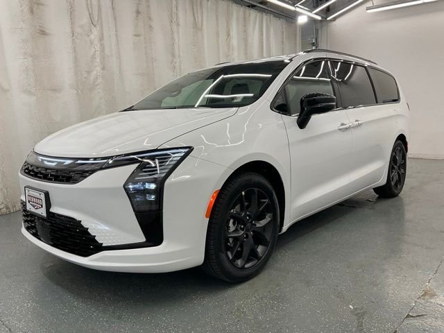New 2027 Bright White Clear-Coat Exterior Paint Chrysler Limited image 4