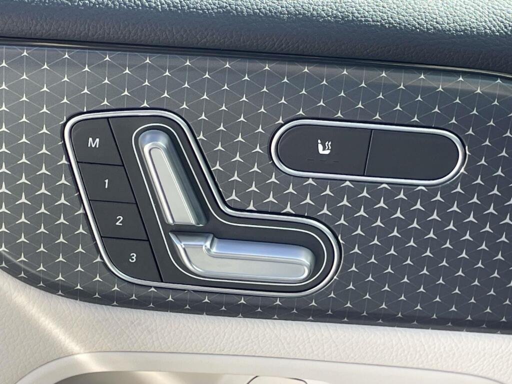New 2026 Polar White Mercedes-Benz GLB 250 image 27