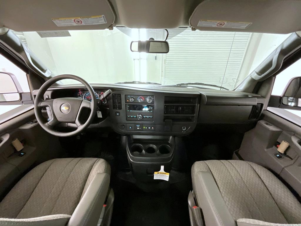 2025 Chevrolet Express Cargo Work Van - Photo 14