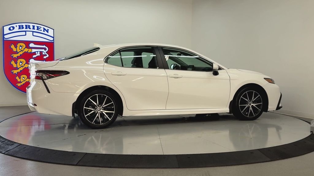 Used 2024 Ice Toyota SE image 4