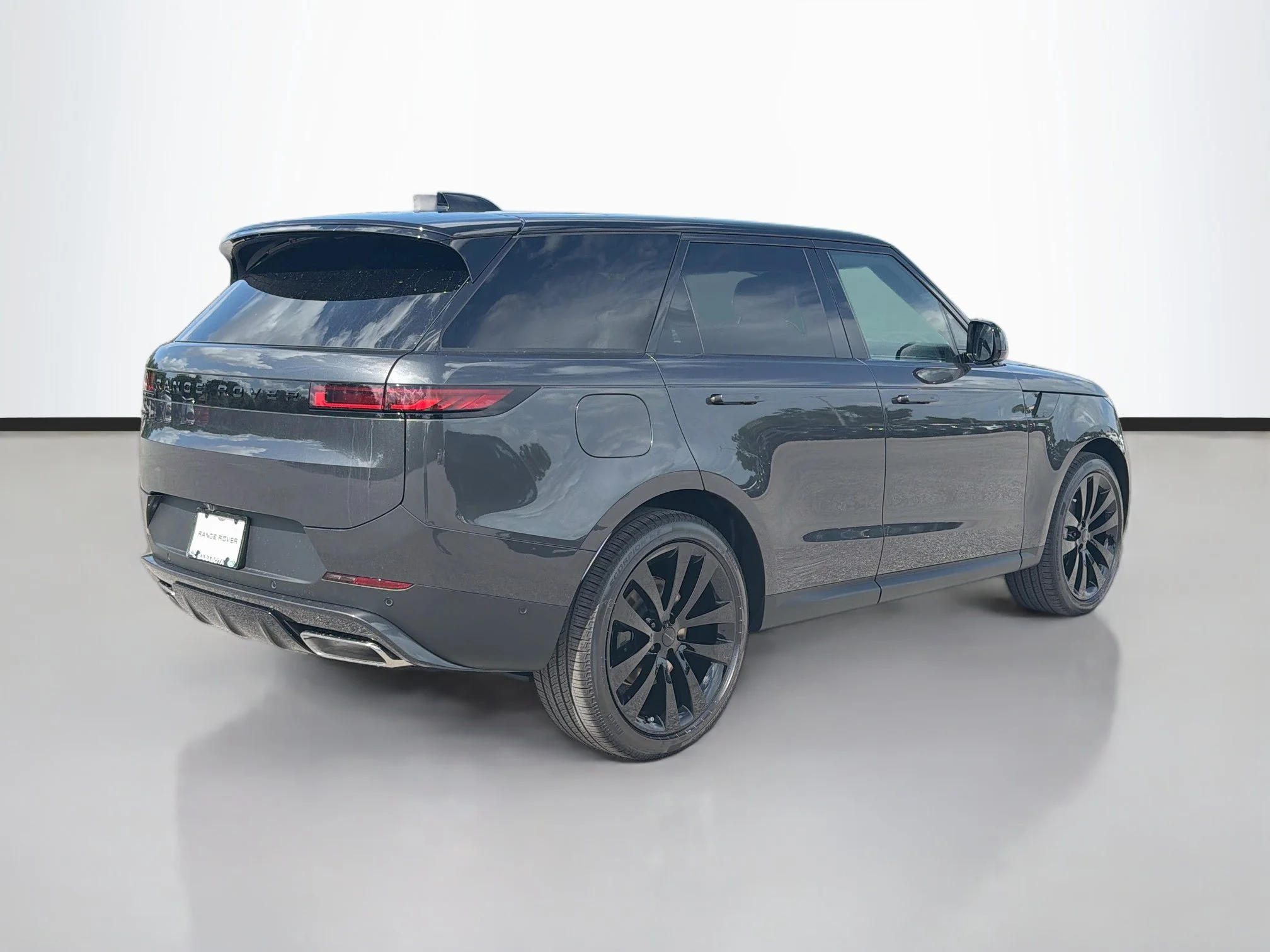 New 2026 Carpathian Grey Land Rover SE image 5