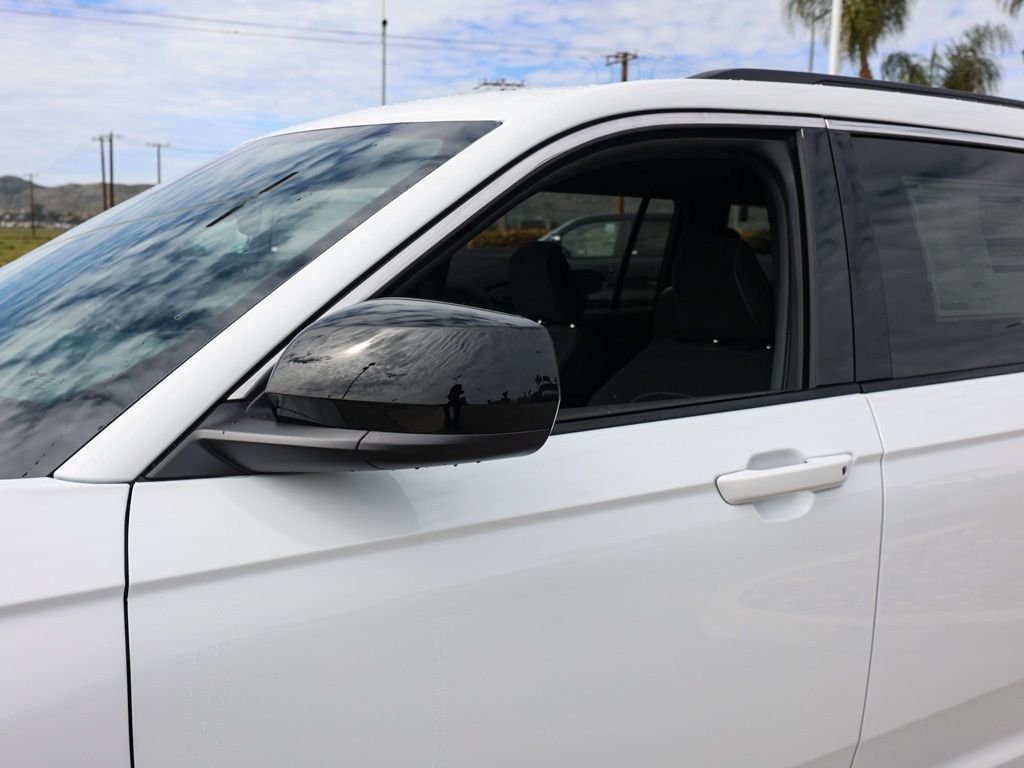 New 2026 Bright White Clear-Coat Exterior Paint Jeep Laredo image 11