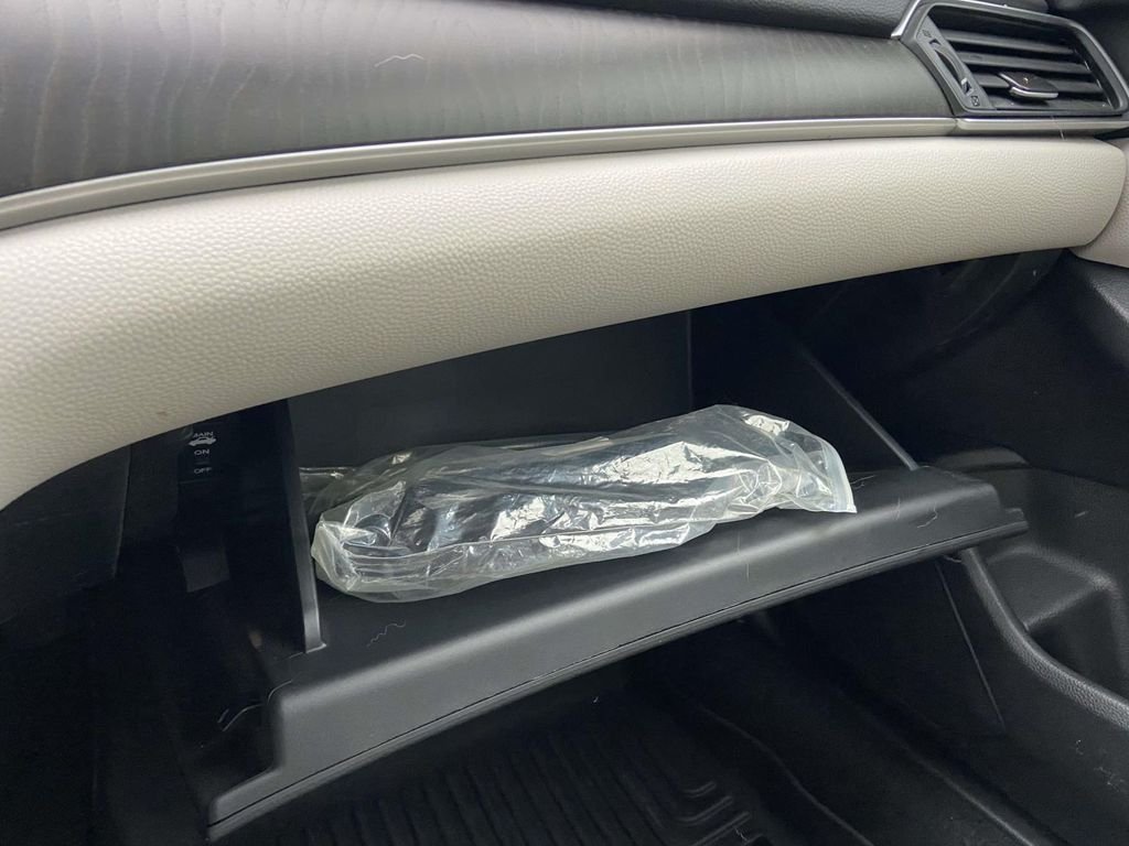 Used 2018  Honda EX image 32