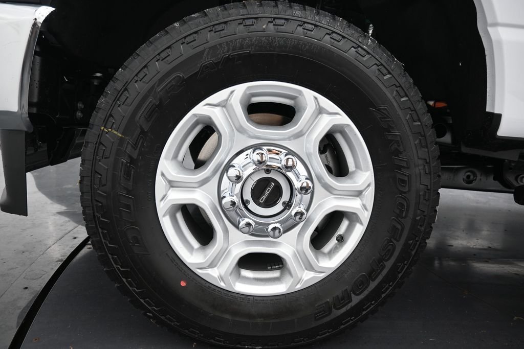 New 2026 Oxford White Ford F-250® XLT image 30
