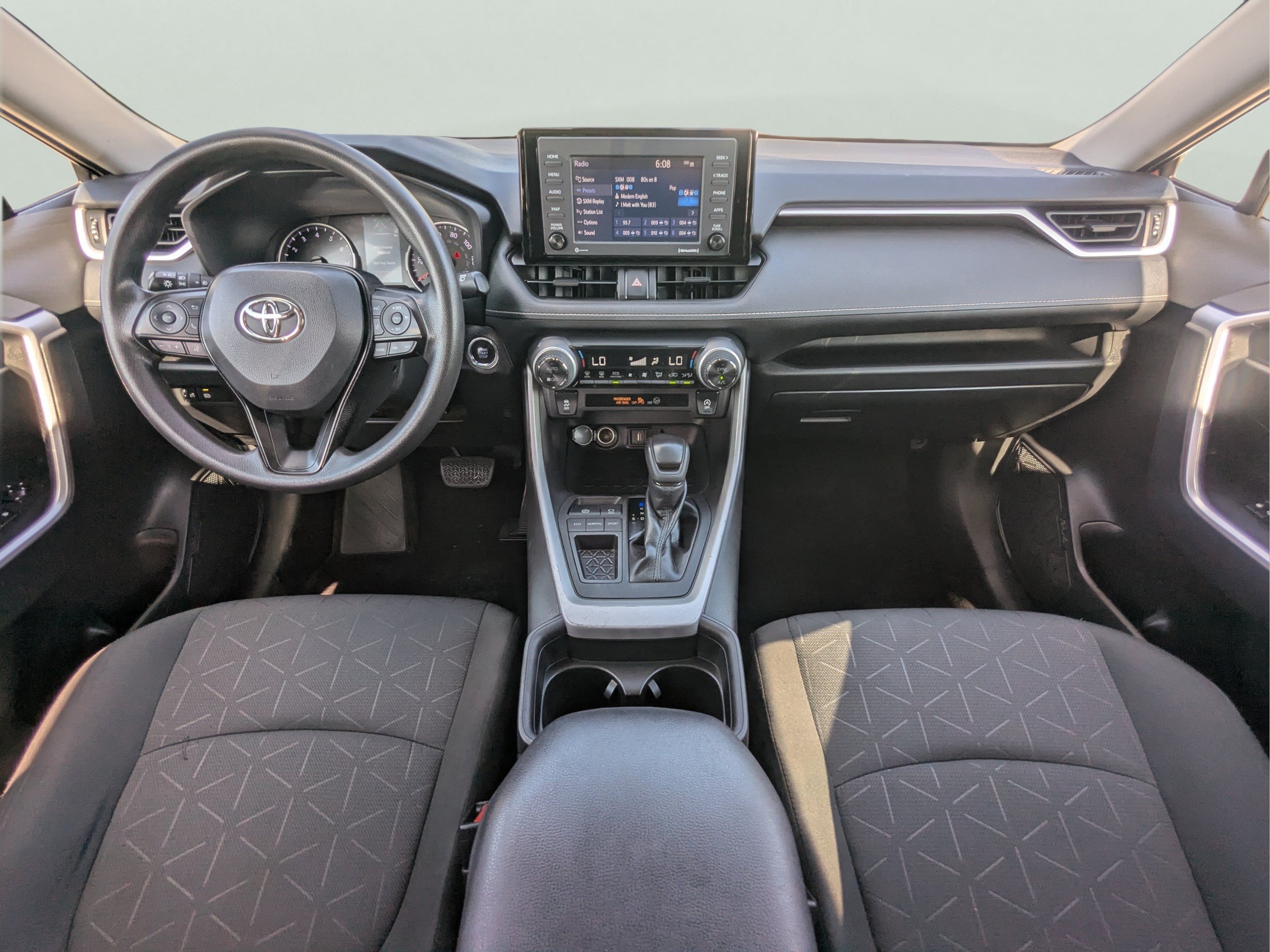 2021 Toyota RAV4 XLE - Photo 16