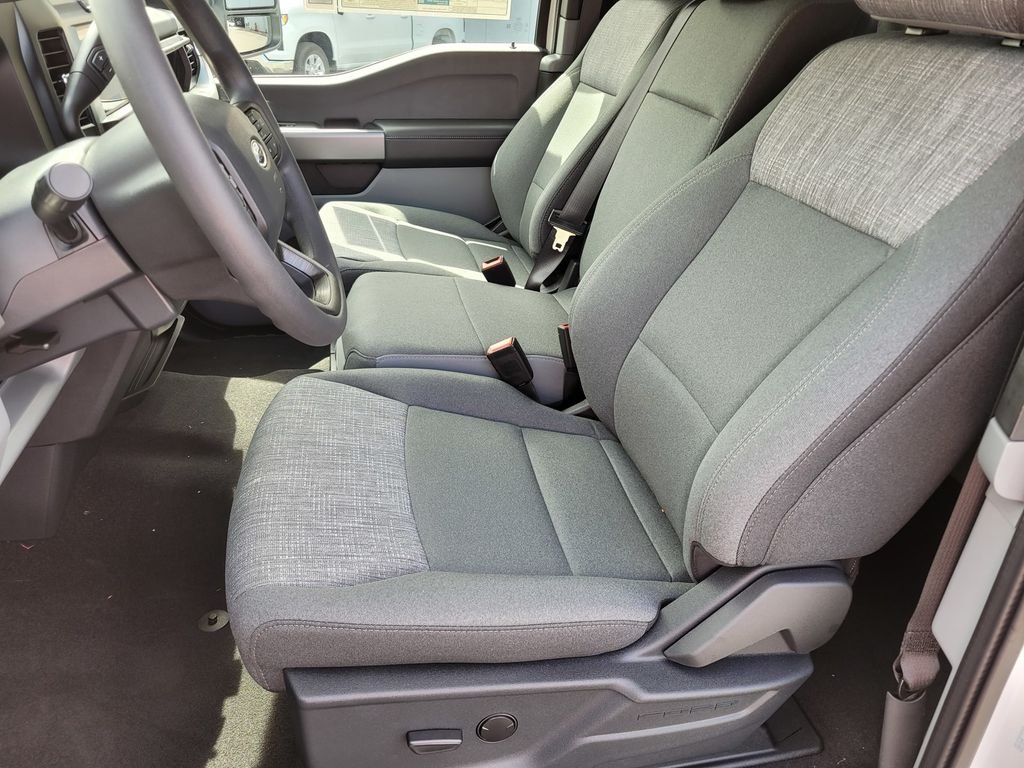 New 2026 Oxford White Ford F-250® XLT image 7