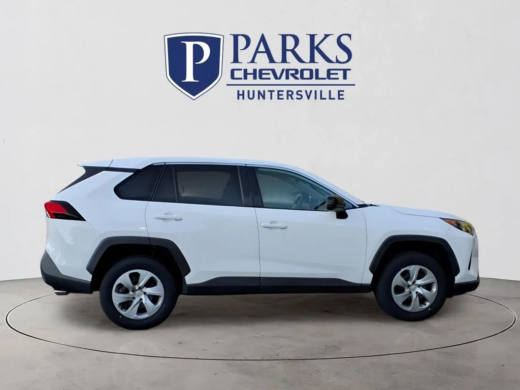Used 2022 White Toyota LE image 33