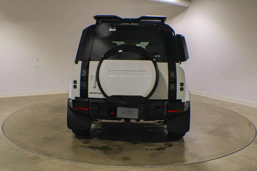 New 2026 Fuji White Land Rover X-Dynamic SE image 5