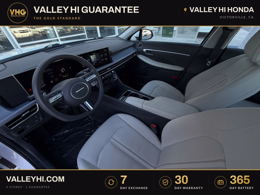 Used 2025 White Hyundai SEL image 15