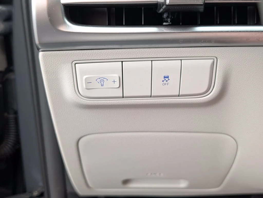 Used 2025 Gray Hyundai SE image 31