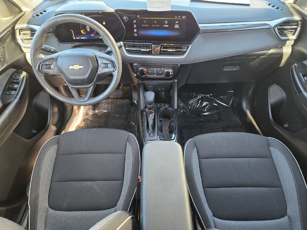Used 2025 White Chevrolet LT image 9