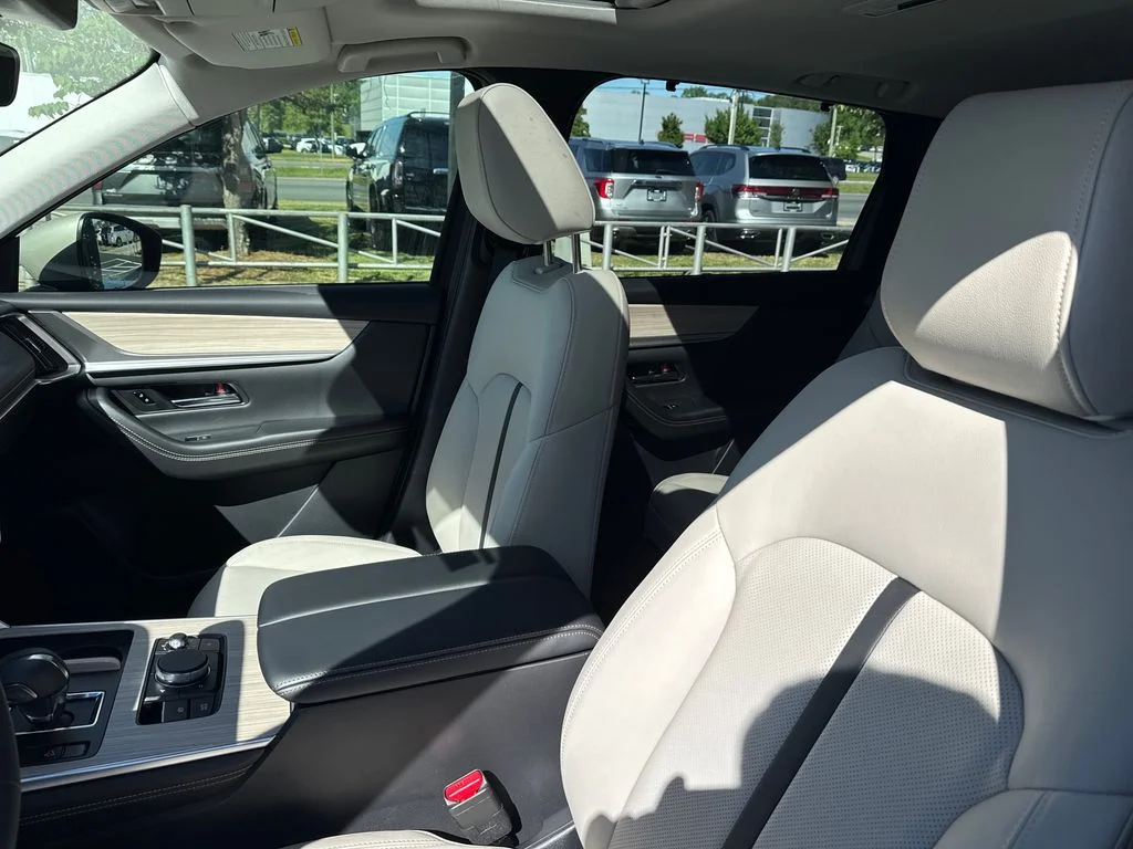 New 2026 Platinum Mazda 3.3 Turbo Preferred image 9