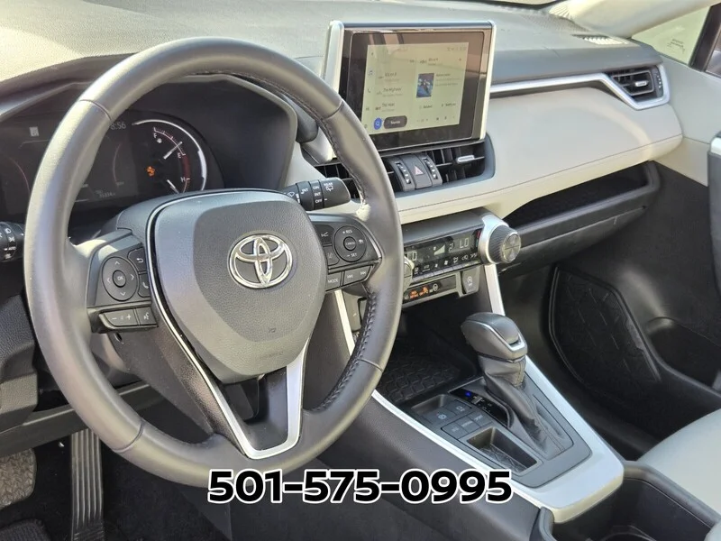 Used 2025 Silver Sky Metallic TOYOTA XLE PREMIUM FWD image 10