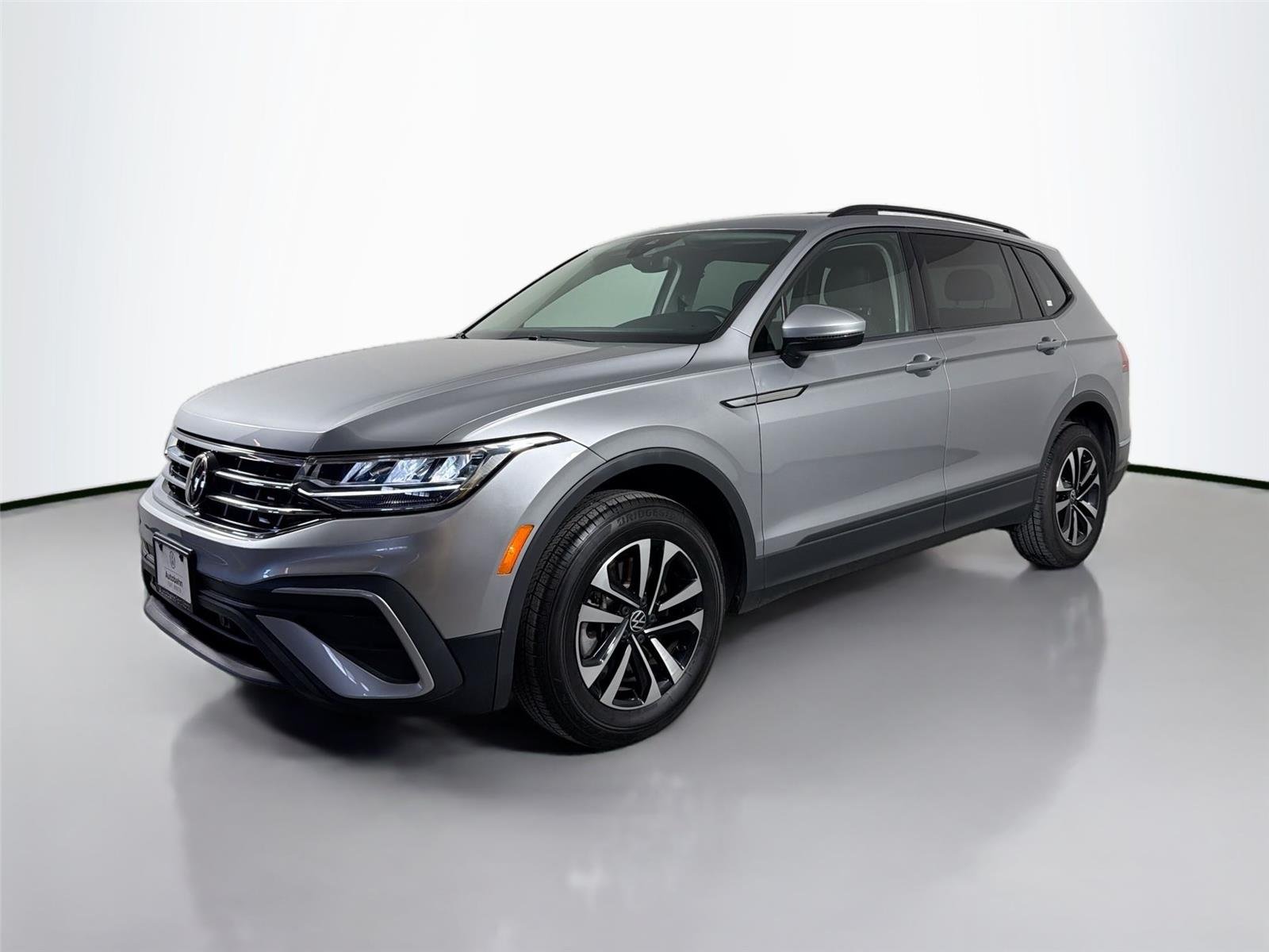 Used 2022  Volkswagen S image 1