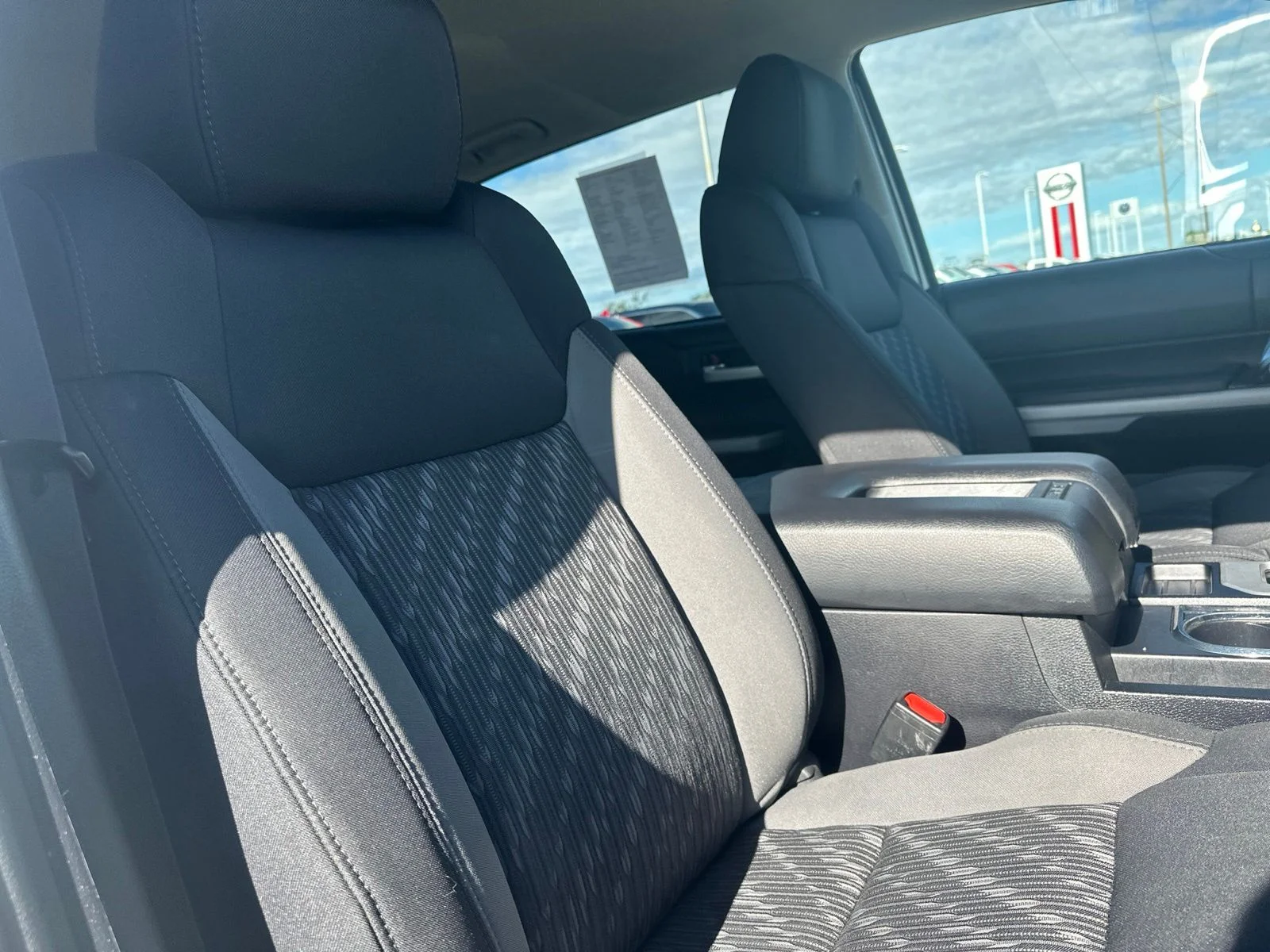 Used 2020 White Toyota SR5 image 36