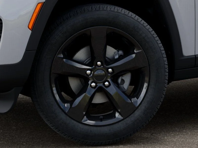 New 2025 Bright White Clear-Coat Exterior Paint Jeep Laredo image 8
