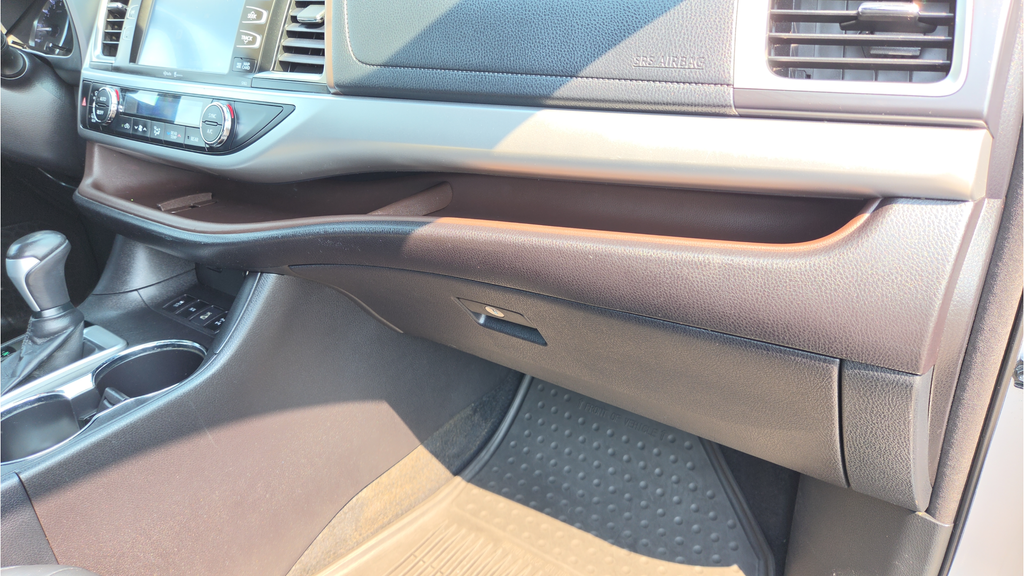 Used 2014 Silver Toyota XLE V6 image 29