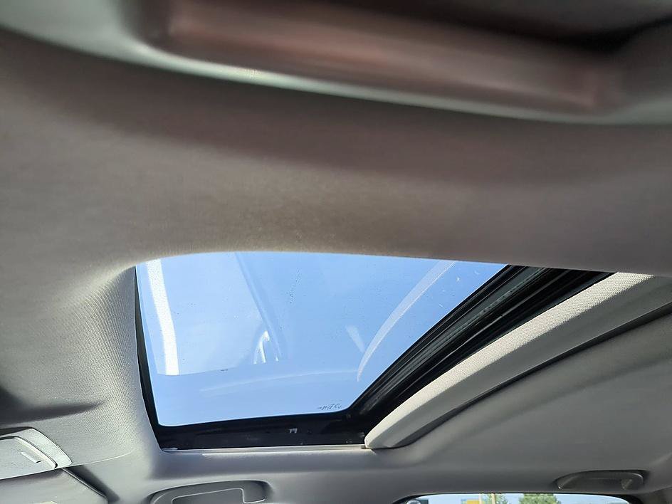 Used 2018 Lunar Silver Metallic Honda EX-L image 27
