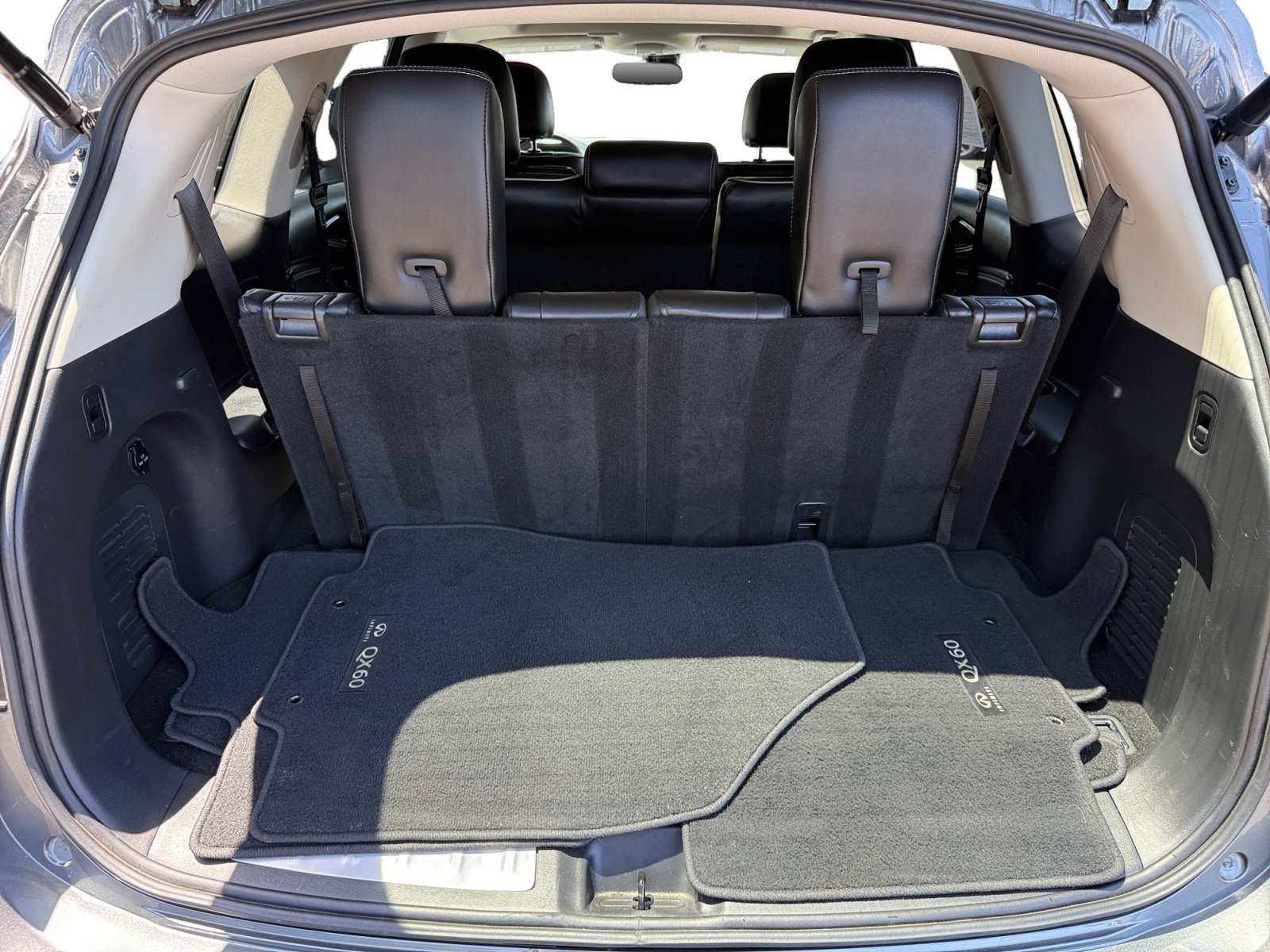 Used 2018 Gun Metallic INFINITI Base image 17
