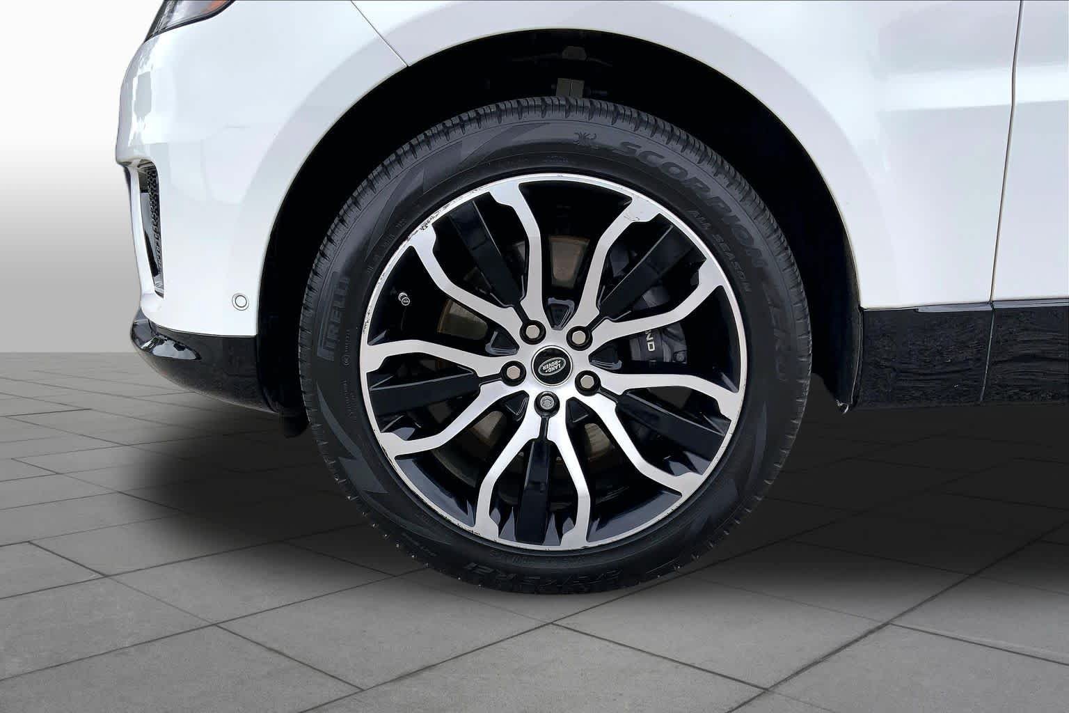 Used 2020 Fuji White Land Rover HSE image 11