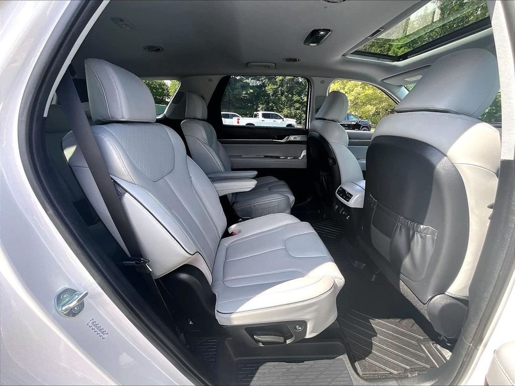 Used 2023 White Hyundai SEL image 15
