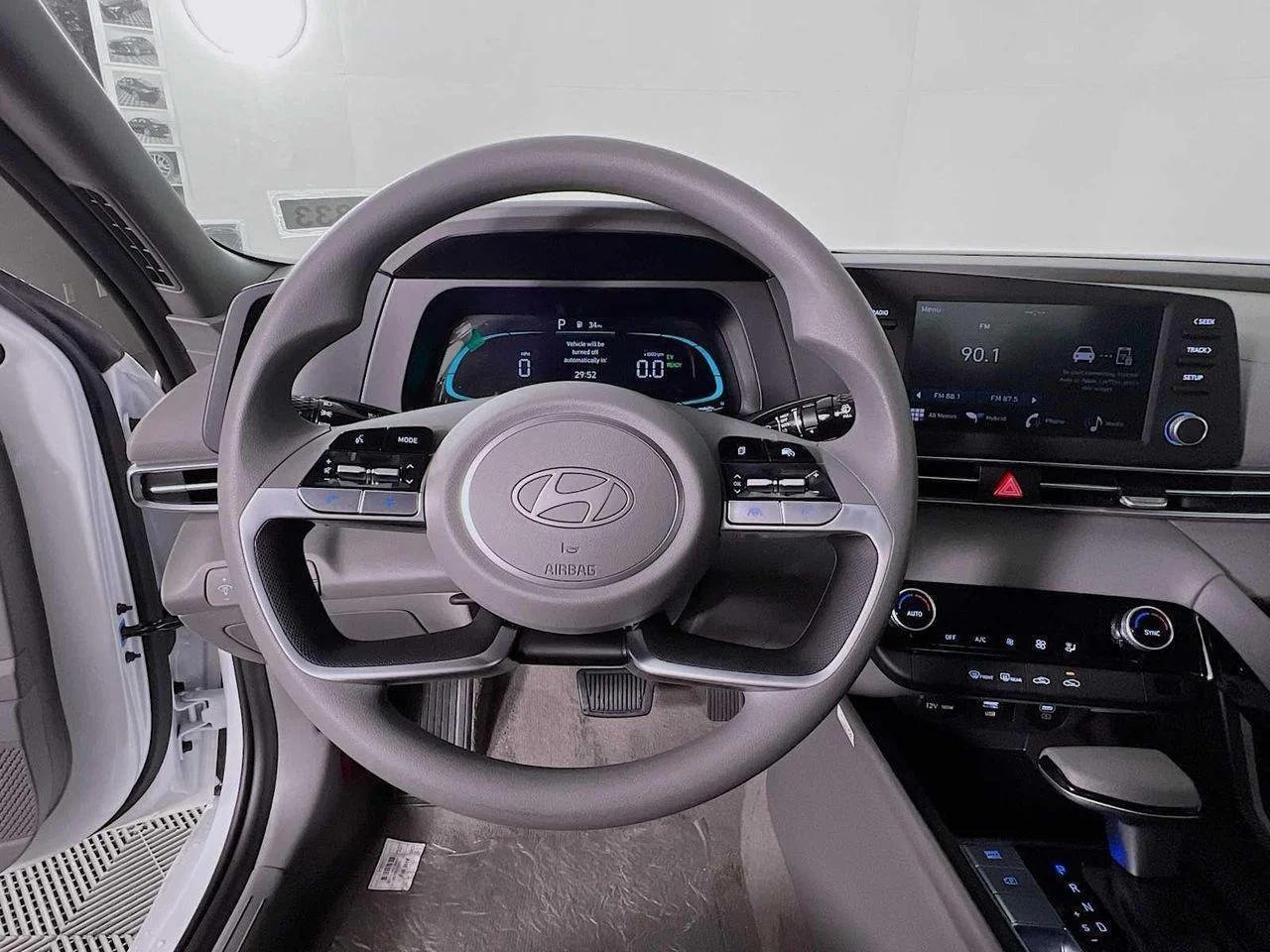 2026 Hyundai Elantra Hybrid — photo 8