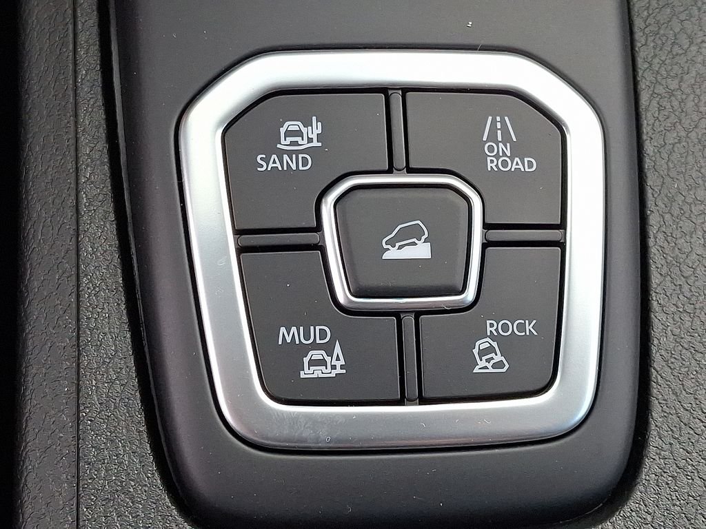 New 2026 Boulder Gray Pearl Nissan Crew Cab PRO-4X® image 15