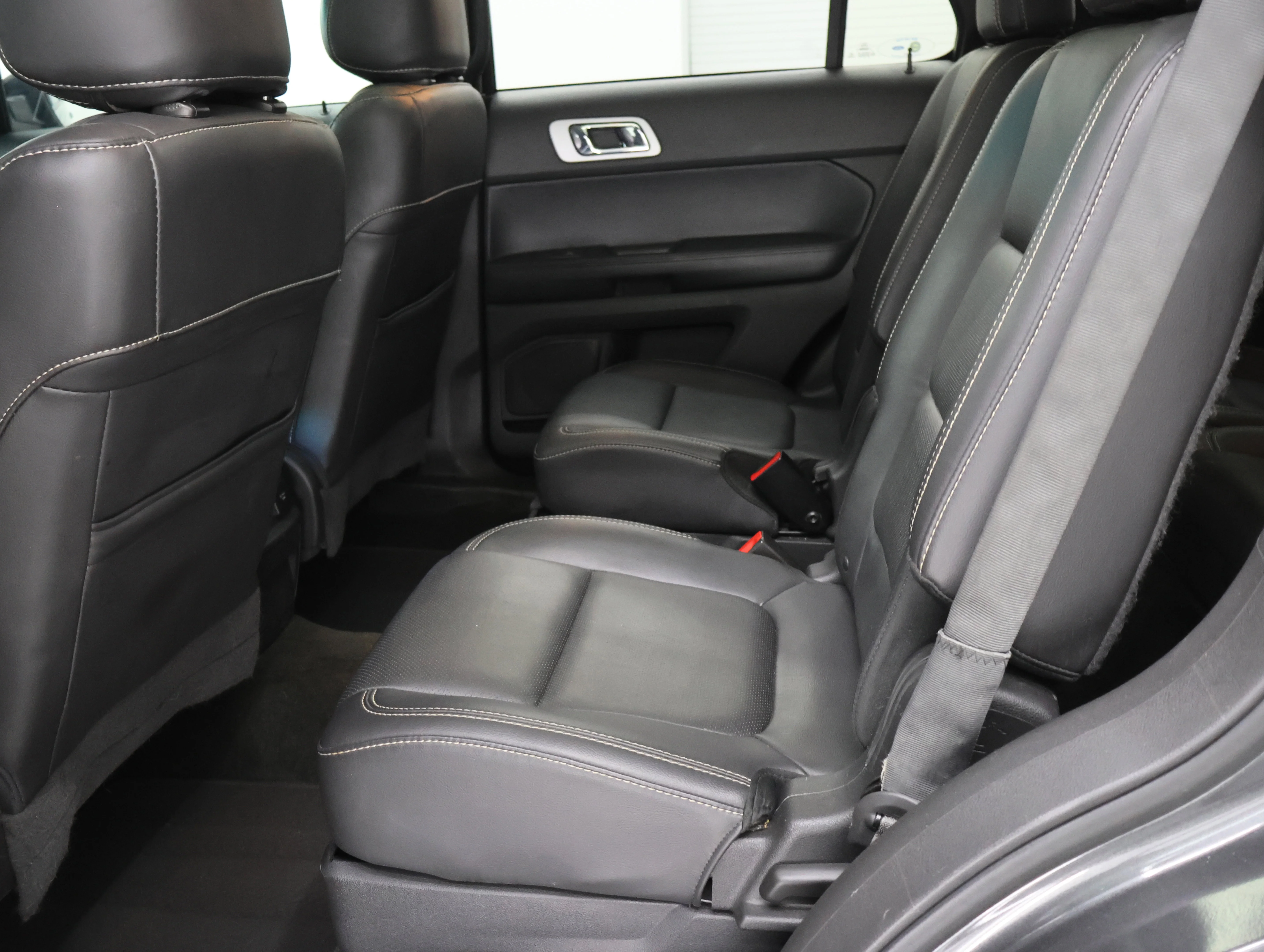 Used 2015 Magnetic Metallic Ford Sport image 34